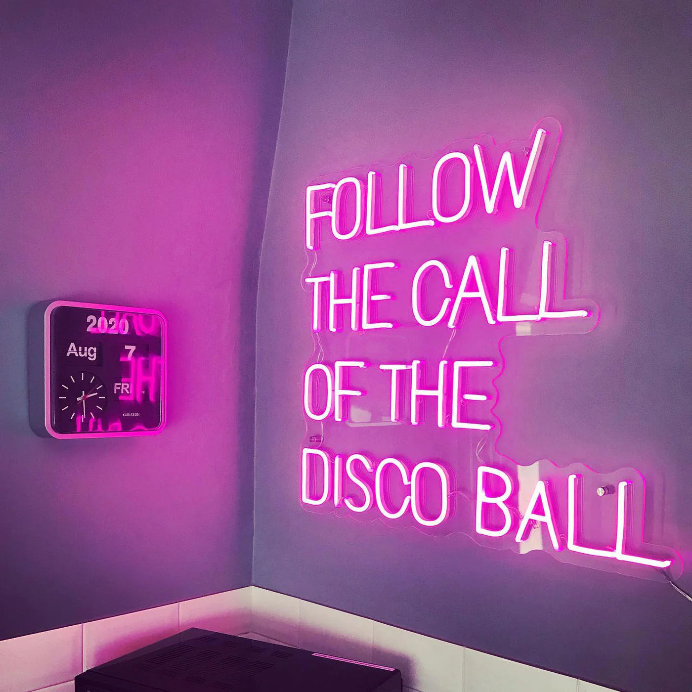 "FOLLOW THE CALL OF THE DISCO BALL" LED Neonschild