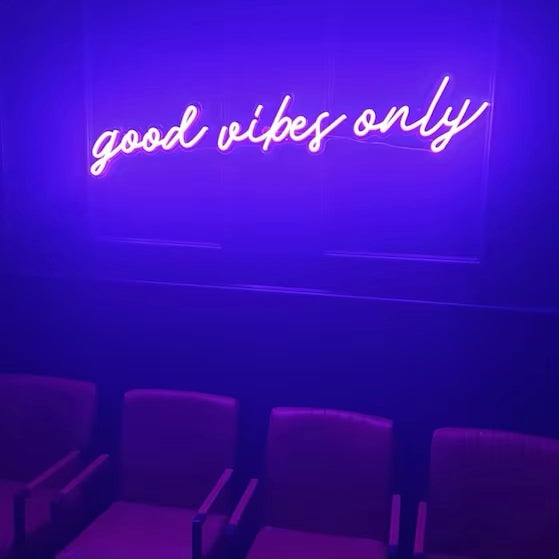 "GOOD VIBES ONLY" LED Neonschild